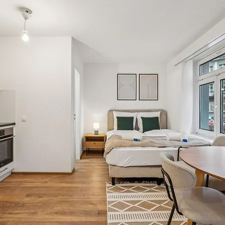 Exclusive Near Center - Color 4 *