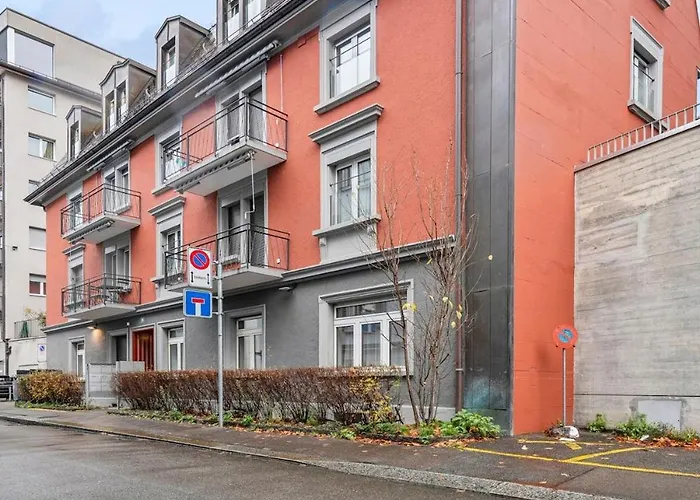 Exclusive Near Center - Color 4 *