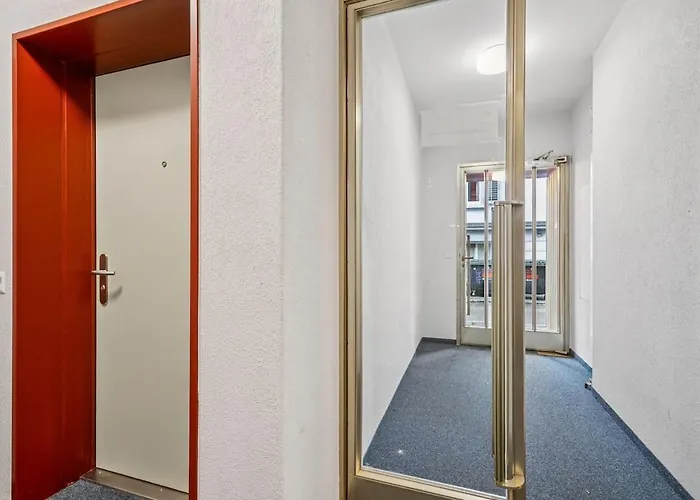 Exclusive Near Center - Color 4 * Zurich