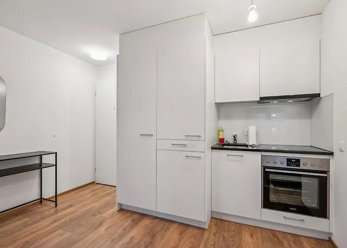 Exclusive Near Center - Color 4