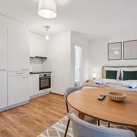 Exclusive Near Center - Color 4 *