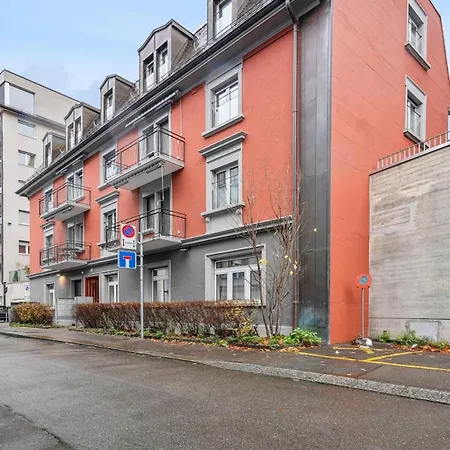 Exclusive Near Center - Color 4 *