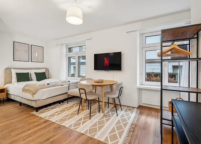 Exclusive Near Center - Color 4 *